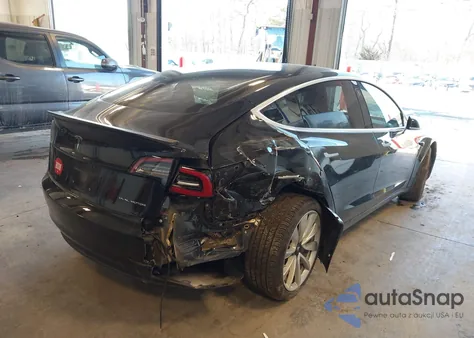 2018 Tesla Model 3 Long Range/Performance z USA, uszkodzony, nr VIN 5YJ3E1EB9JF071344